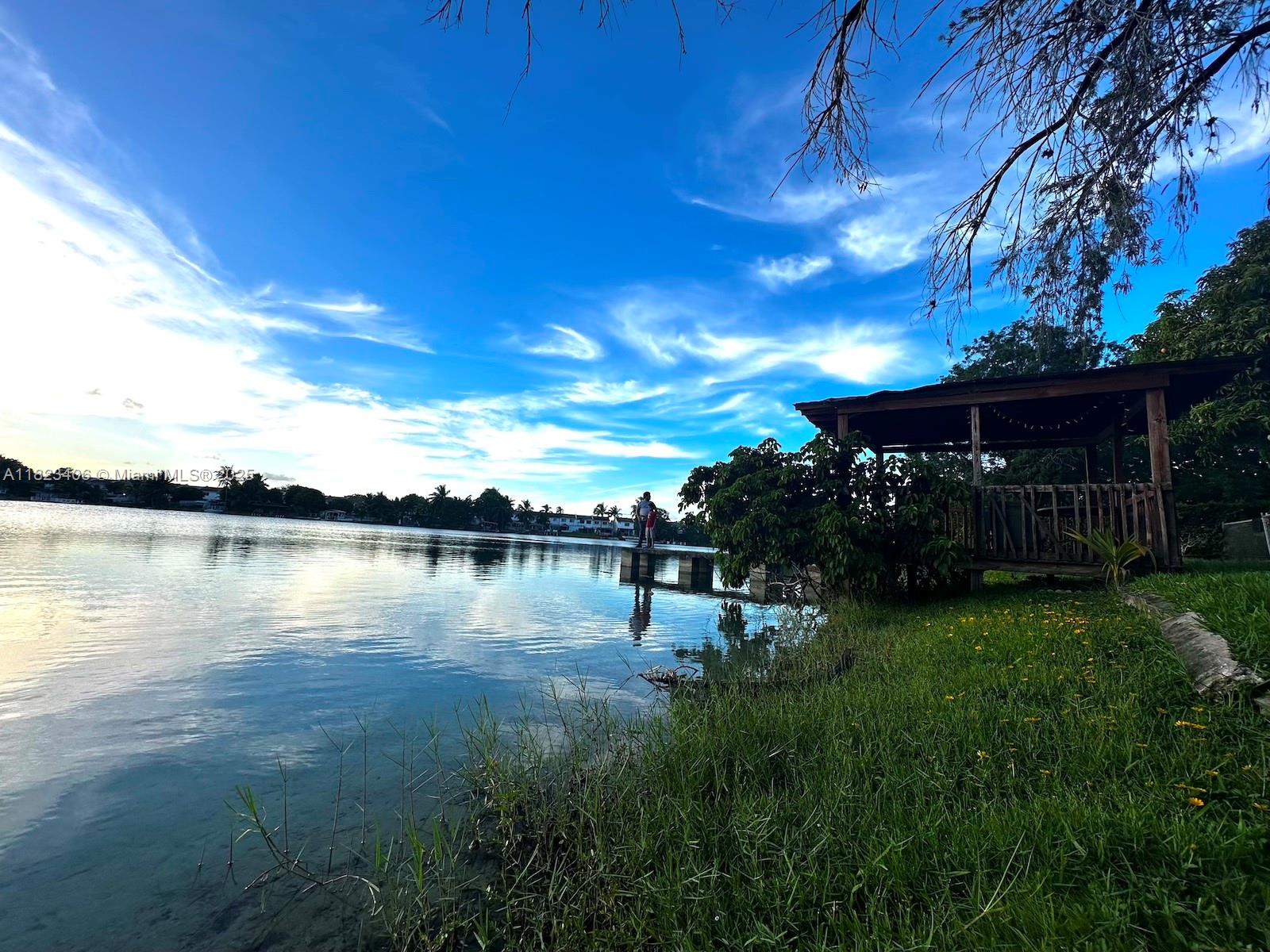 LAKE ROYAL EAST - Residential