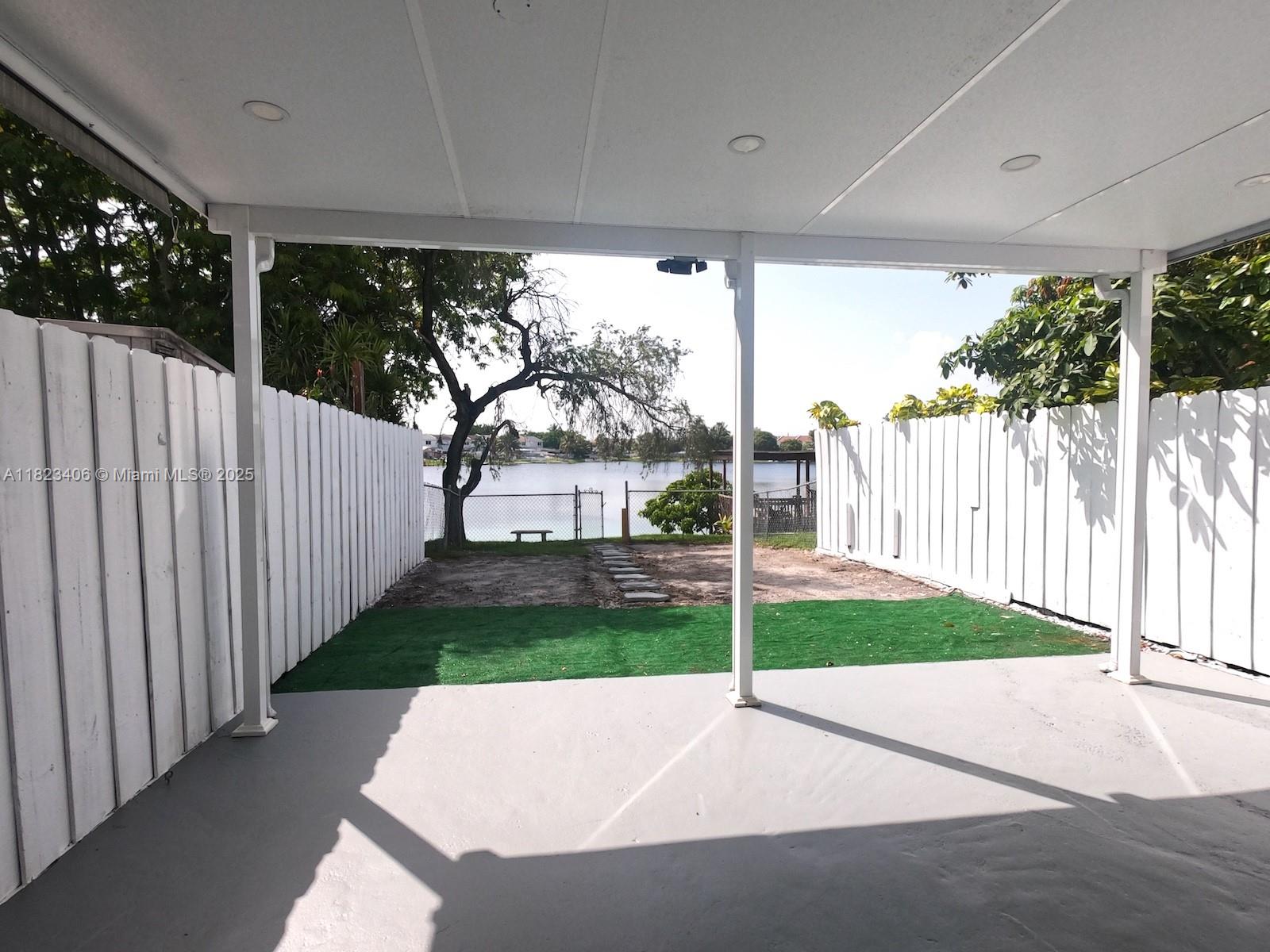 LAKE ROYAL EAST - Residential