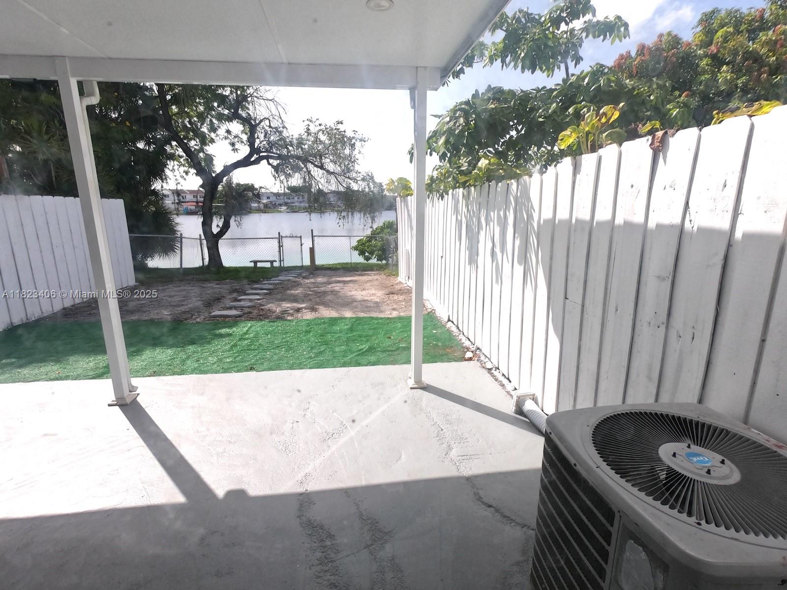LAKE ROYAL EAST - Residential