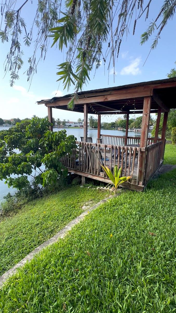 LAKE ROYAL EAST - Residential
