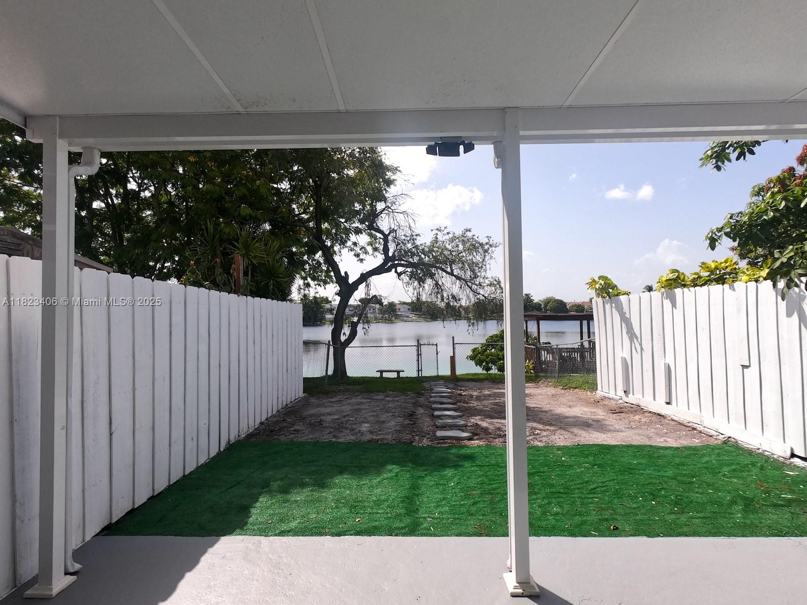 LAKE ROYAL EAST - Residential