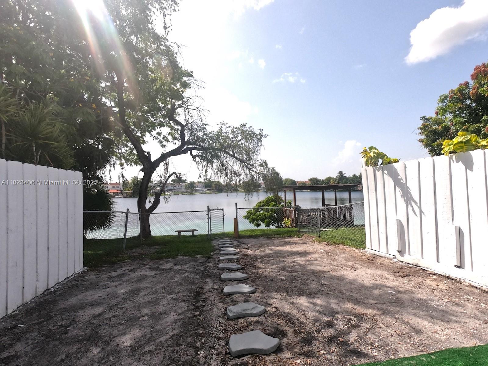 LAKE ROYAL EAST - Residential