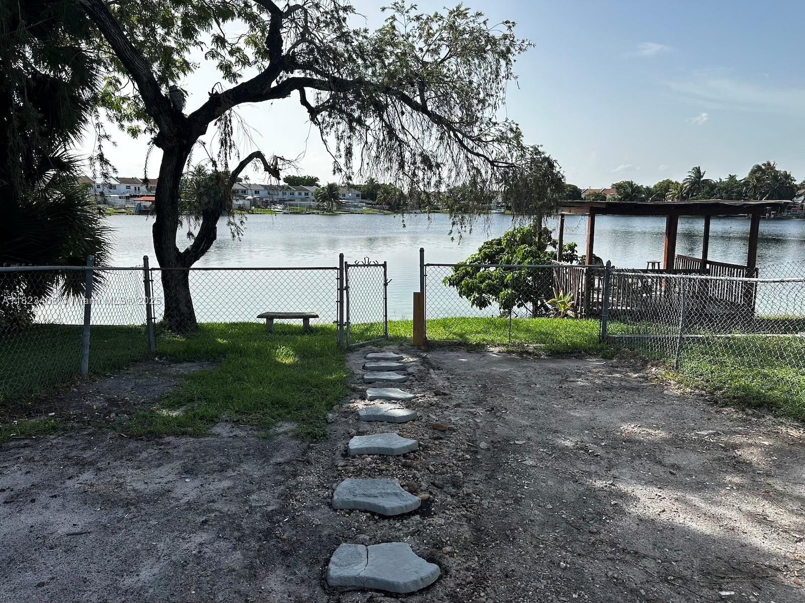 LAKE ROYAL EAST - Residential