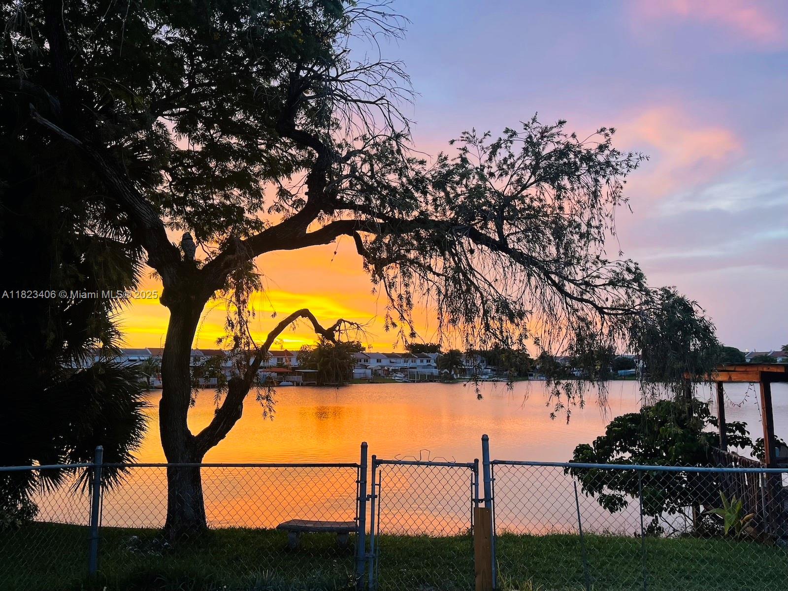 LAKE ROYAL EAST - Residential
