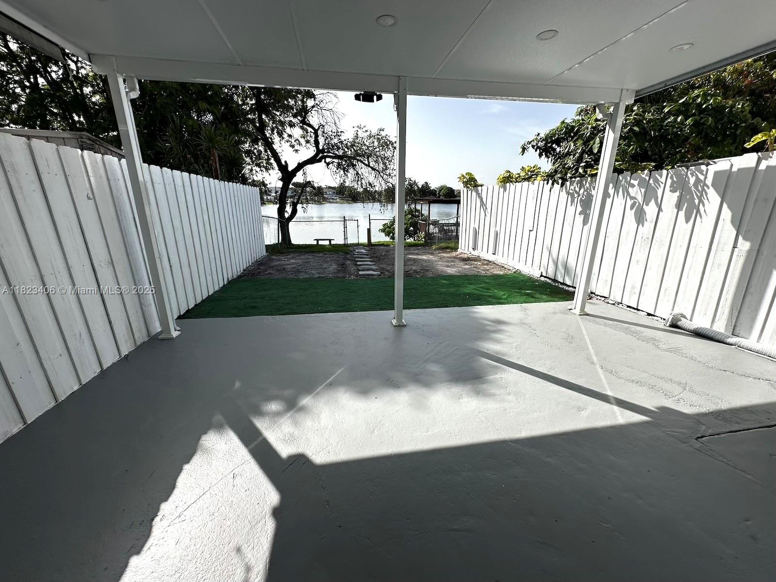 LAKE ROYAL EAST - Residential