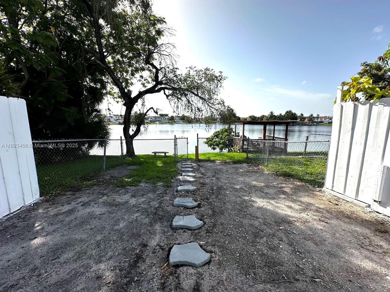 LAKE ROYAL EAST - Residential