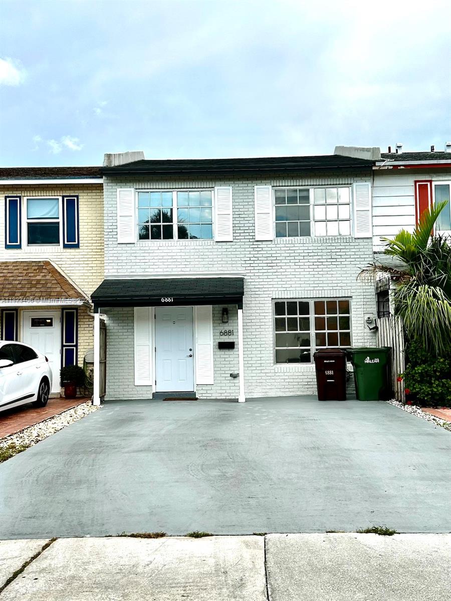 6881 W 16th Dr, Hialeah, Miami-Dade County, Florida - 3 Bedrooms  
2 Bathrooms - 