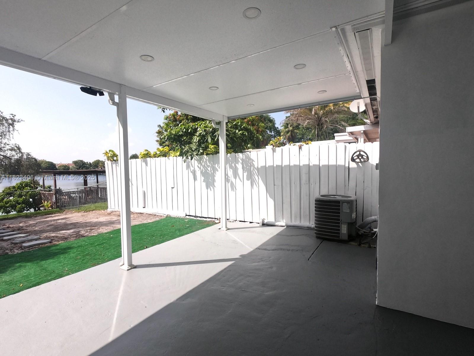 LAKE ROYAL EAST - Residential