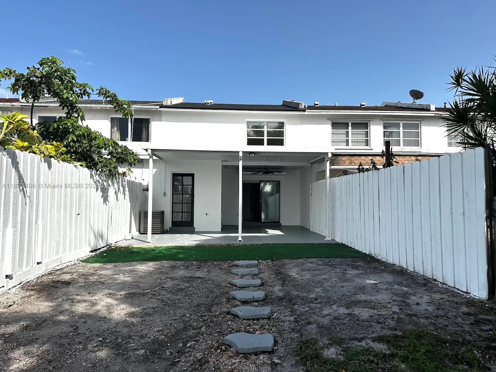 LAKE ROYAL EAST - Residential