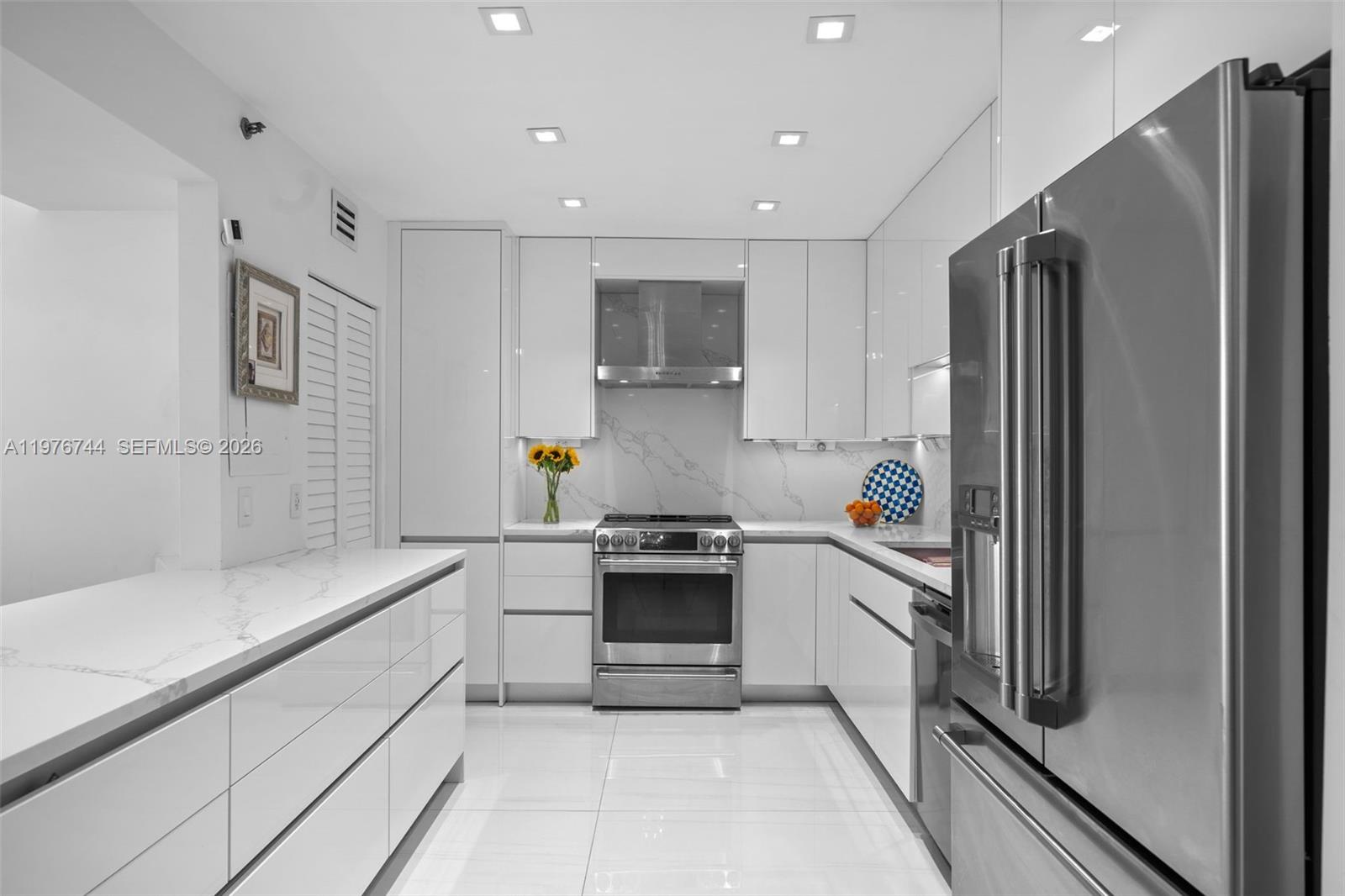 9455 Collins Ave 703