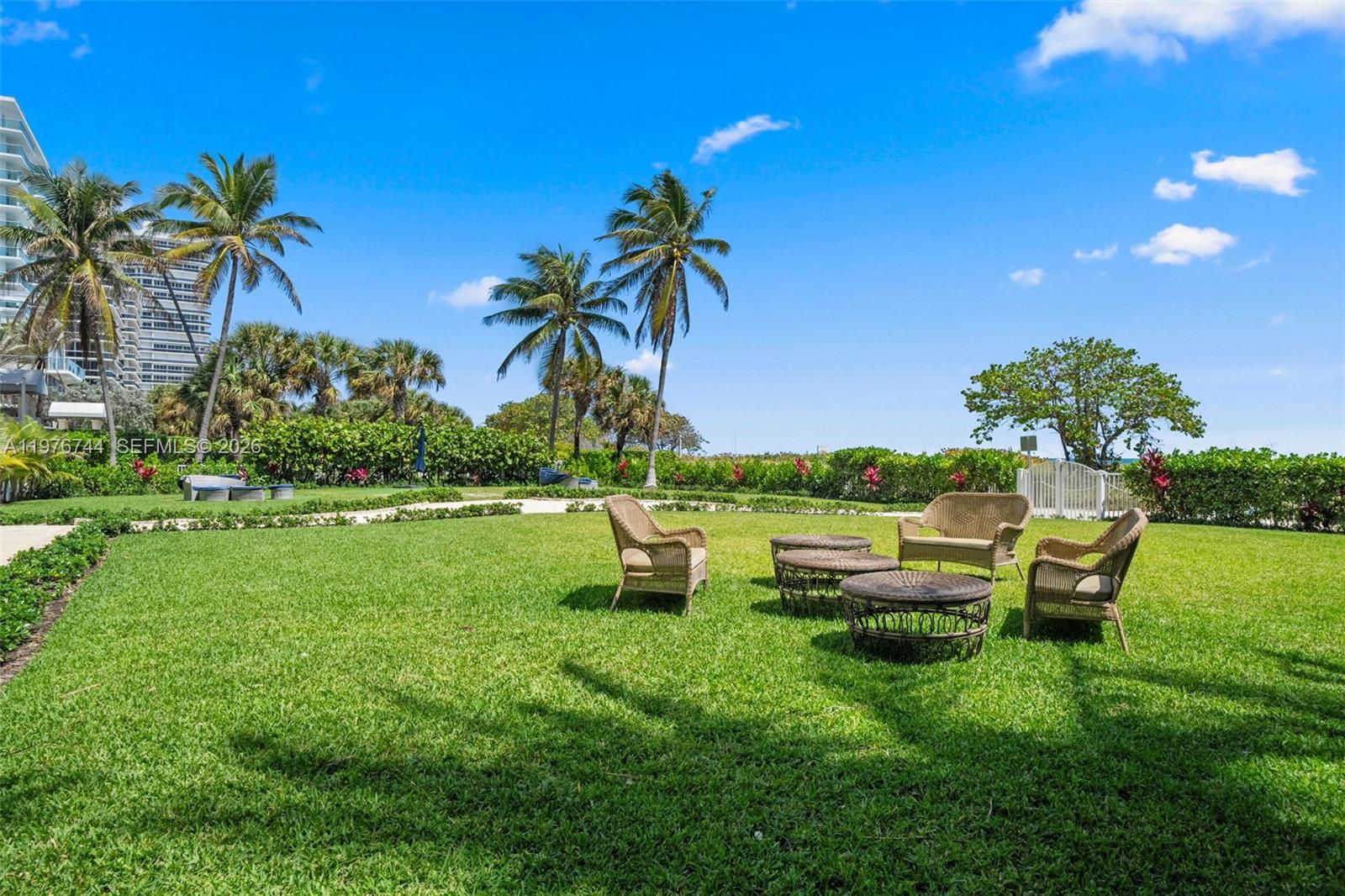 THE WAVES CONDO - Residential