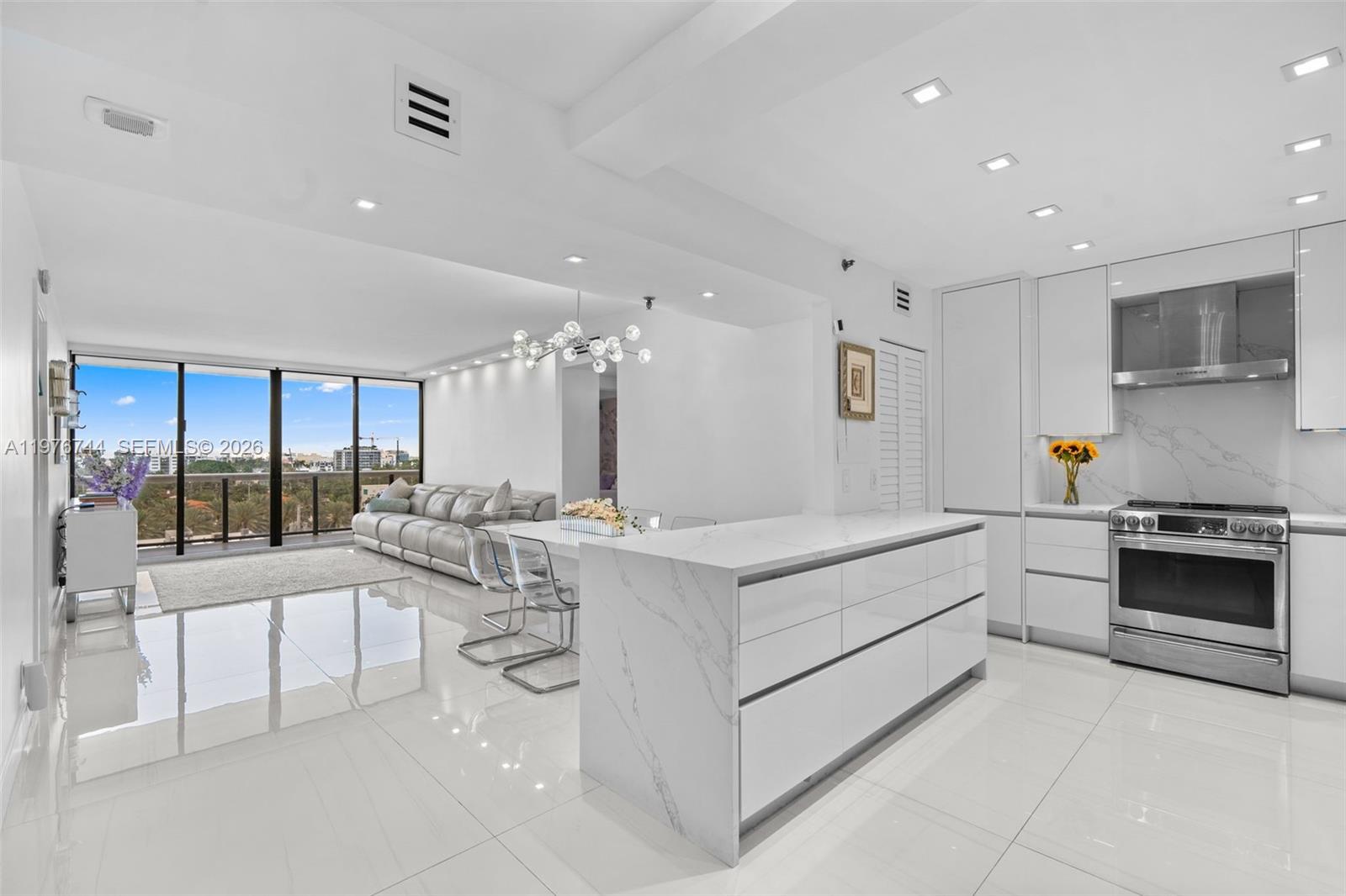 9455 Collins Ave 703