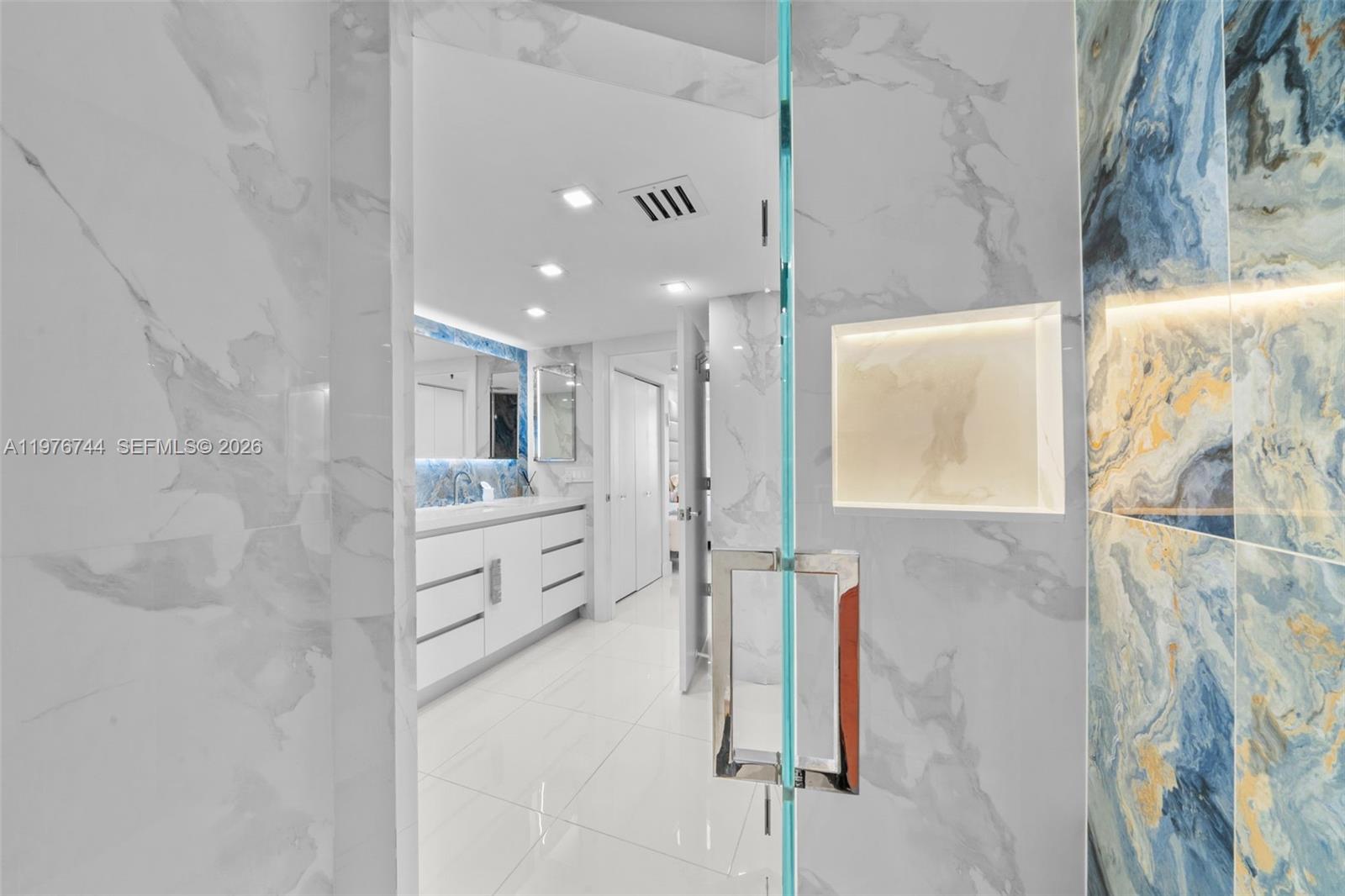 THE WAVES CONDO - Residential