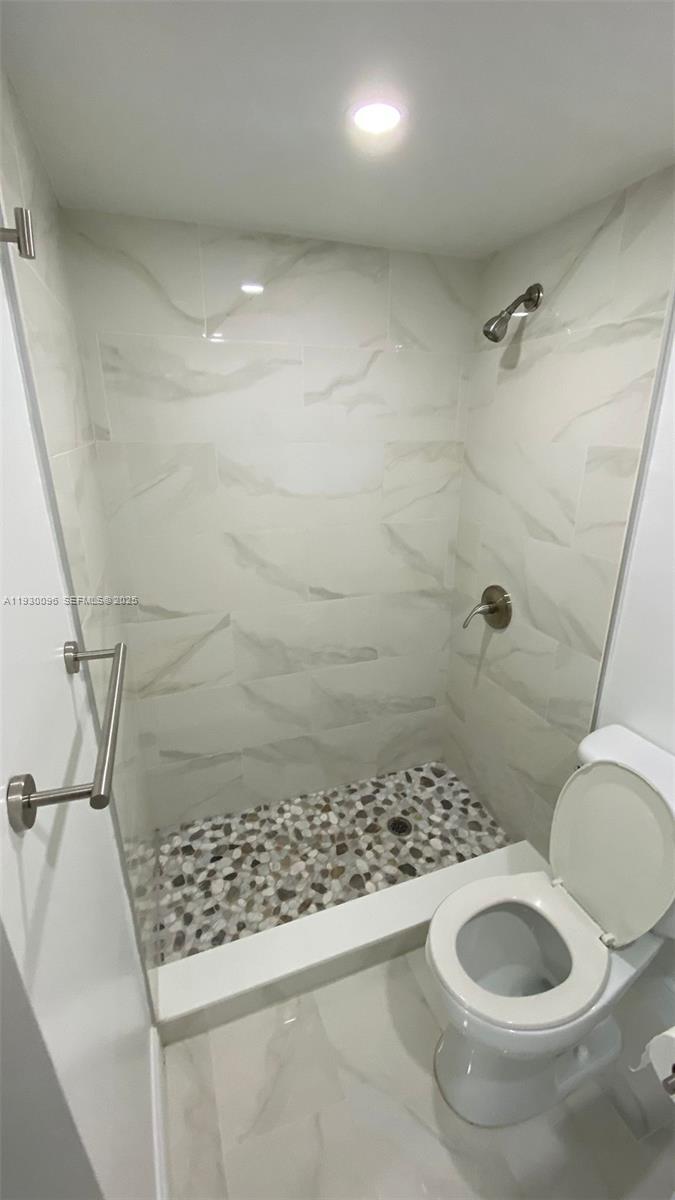 MEADOWS ON THE GREEN COND - Residential