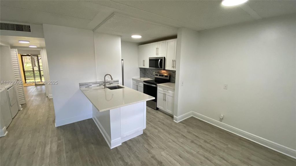 Photo of 507 Meadows Cir #507, Boynton Beach, FL 33436 (MLS # A11930096)