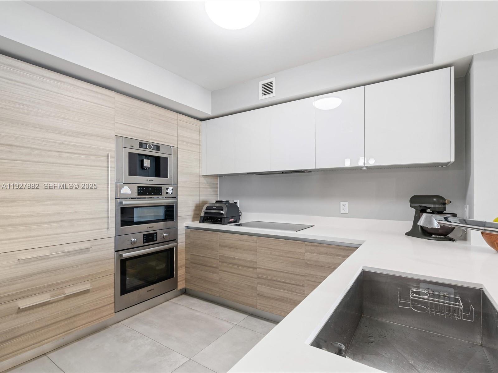 PARQUE TOWERS CONDO - Residential