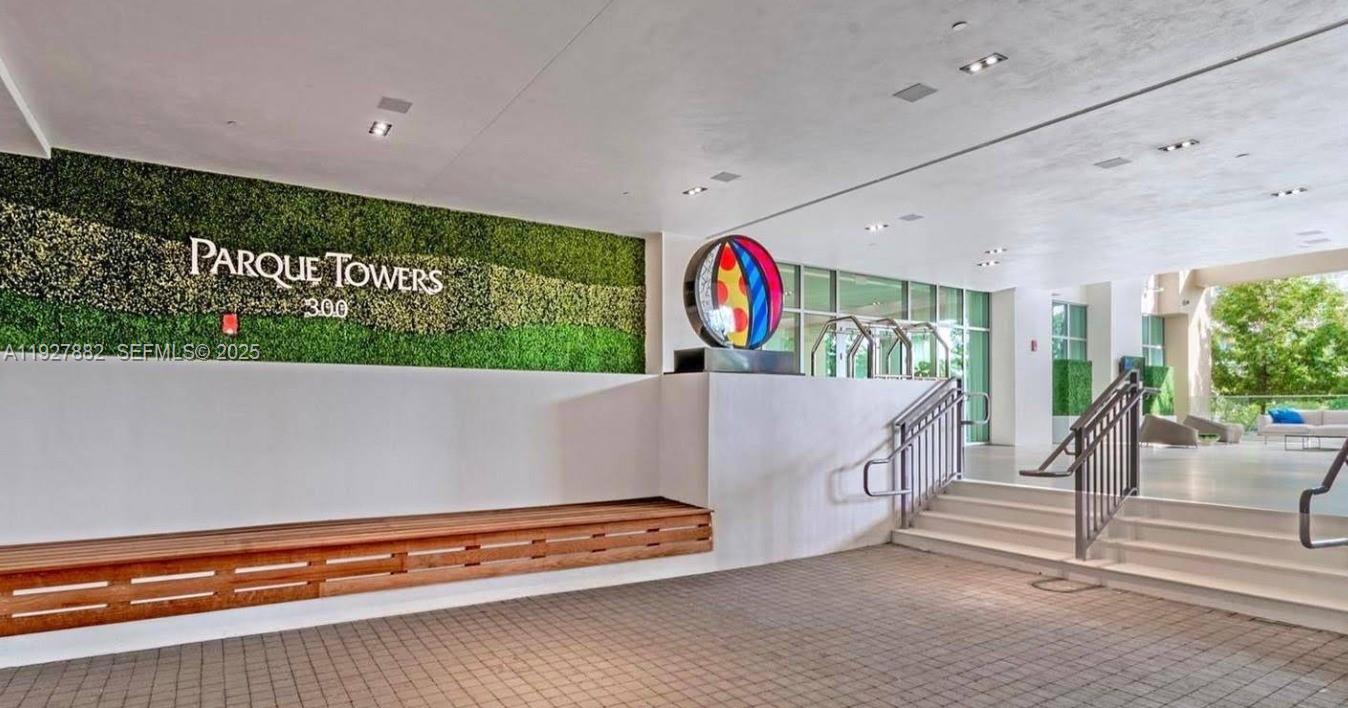 PARQUE TOWERS CONDO - Residential