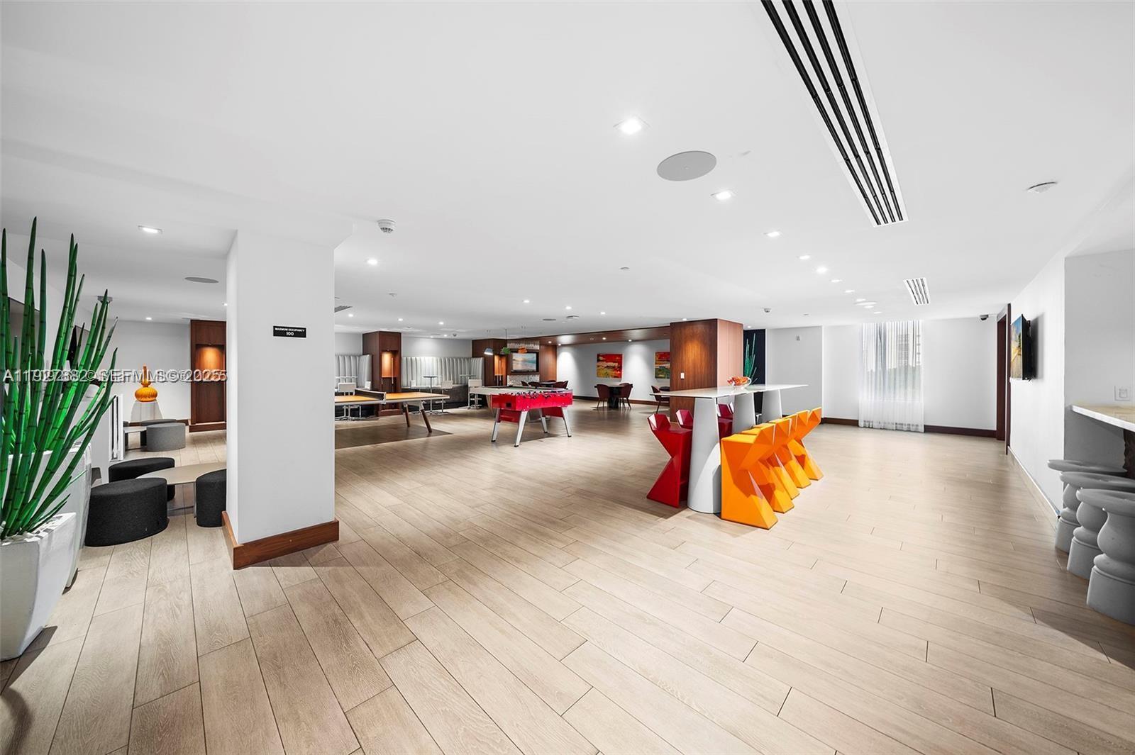 PARQUE TOWERS CONDO - Residential