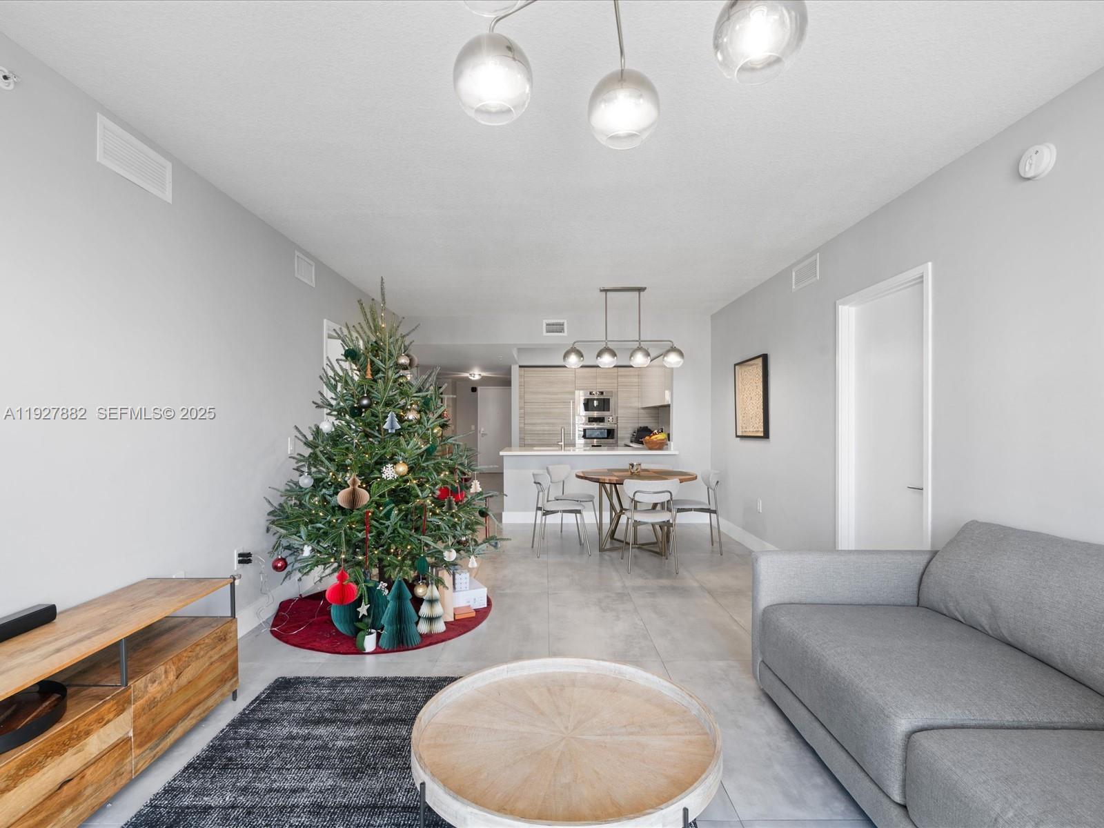 PARQUE TOWERS CONDO - Residential