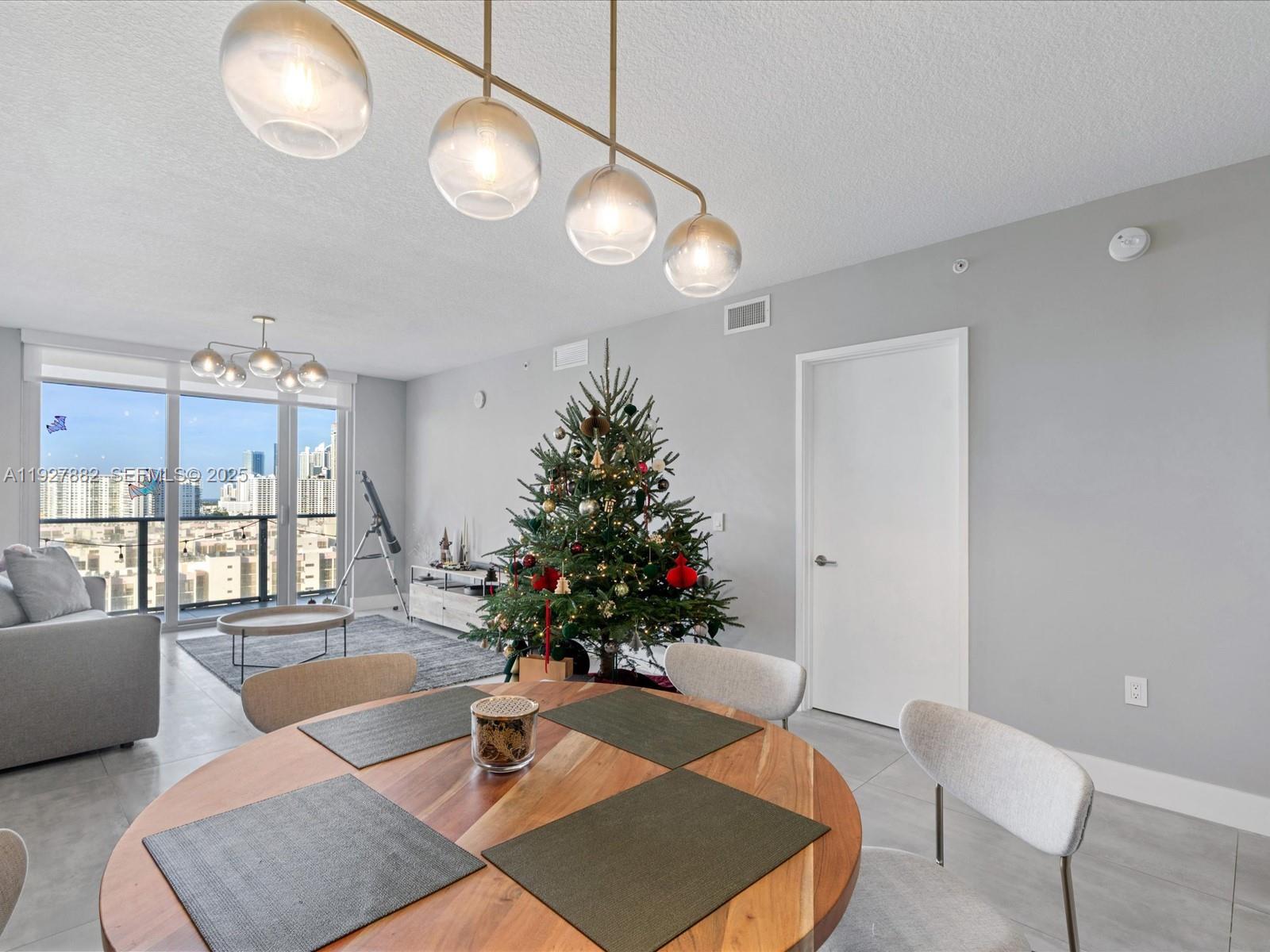 PARQUE TOWERS CONDO - Residential