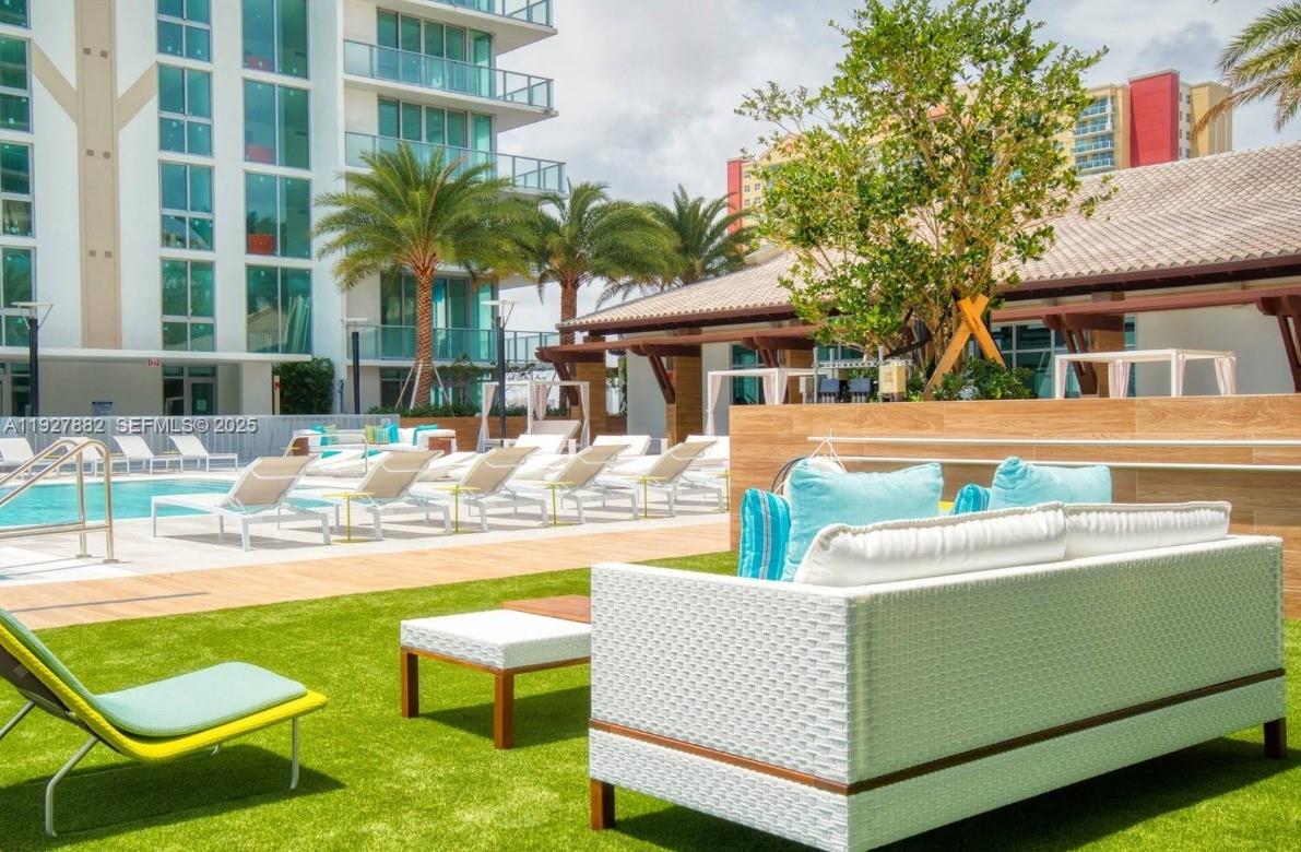 PARQUE TOWERS CONDO - Residential