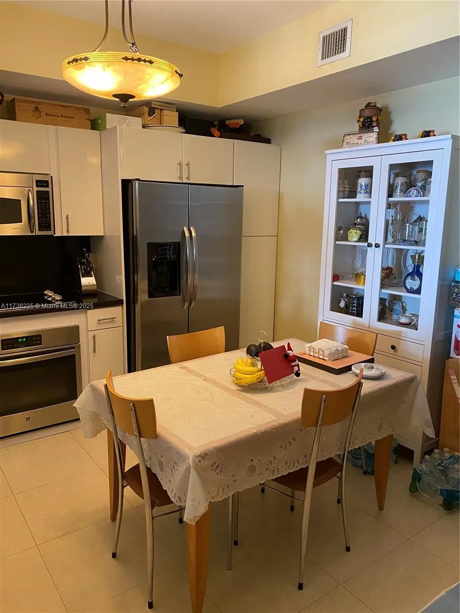 Aventura, Florida 33180, United States, 2 Bedrooms Bedrooms, ,3 BathroomsBathrooms,Residential,Active,10326