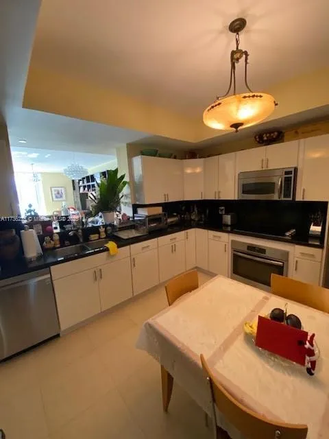 Aventura, Florida 33180, United States, 2 Bedrooms Bedrooms, ,3 BathroomsBathrooms,Residential,Active,10326