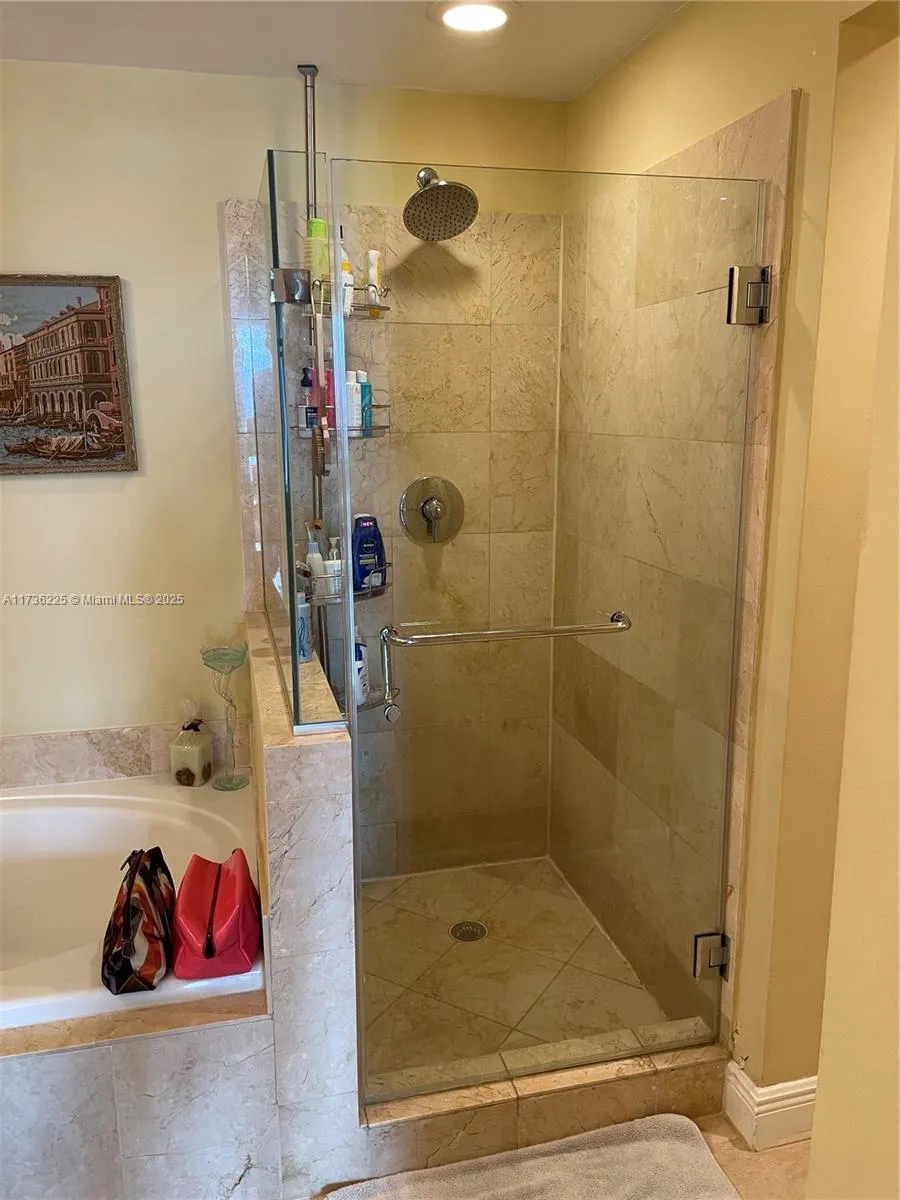 Aventura, Florida 33180, United States, 2 Bedrooms Bedrooms, ,3 BathroomsBathrooms,Residential,Active,10326