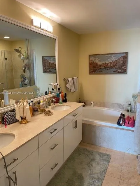 Aventura, Florida 33180, United States, 2 Bedrooms Bedrooms, ,3 BathroomsBathrooms,Residential,Active,10326