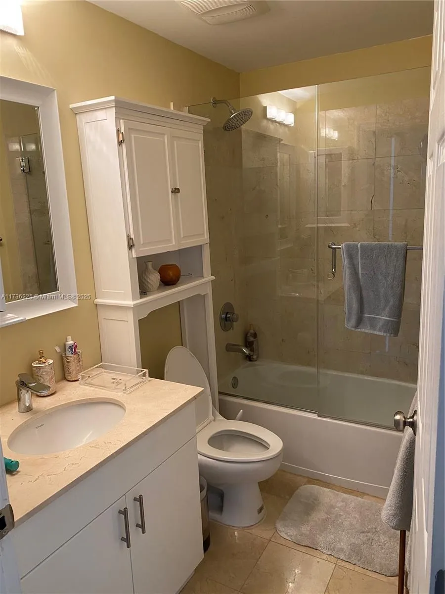 Aventura, Florida 33180, United States, 2 Bedrooms Bedrooms, ,3 BathroomsBathrooms,Residential,Active,10326