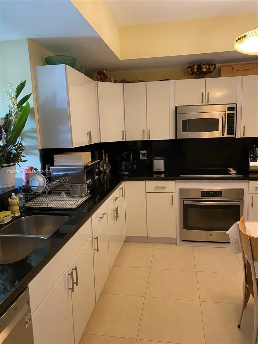 Aventura, Florida 33180, United States, 2 Bedrooms Bedrooms, ,3 BathroomsBathrooms,Residential,Active,10326