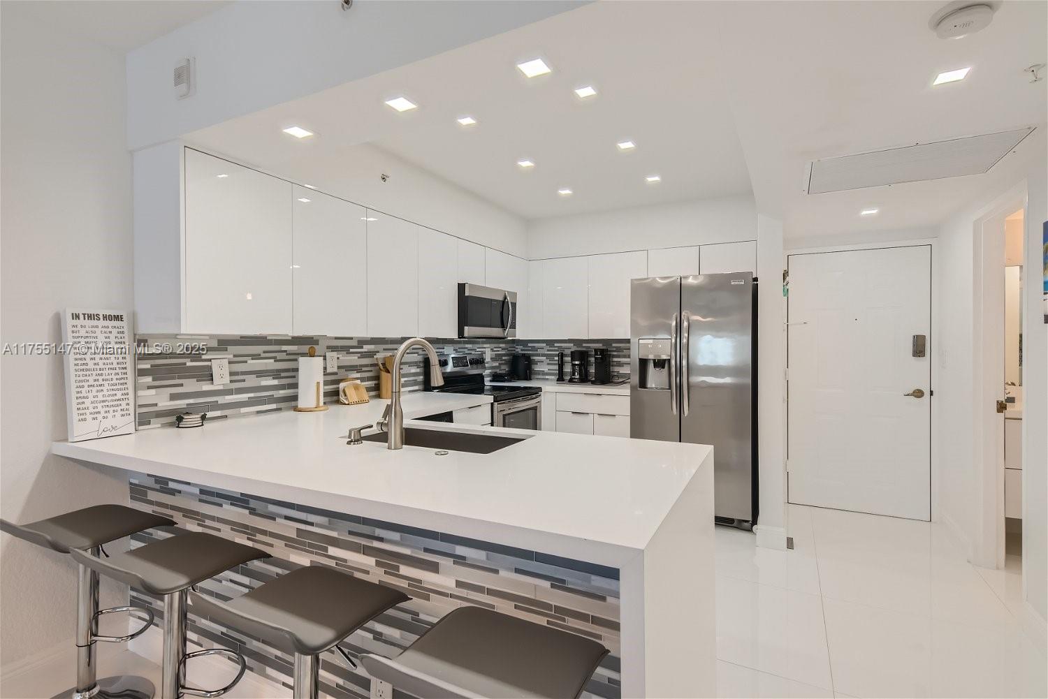 WAVE CONDO - Residential Lease