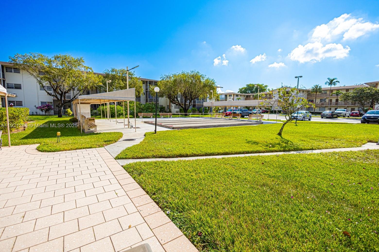 MAR-LEN GARDENS NO 12 COR - Residential