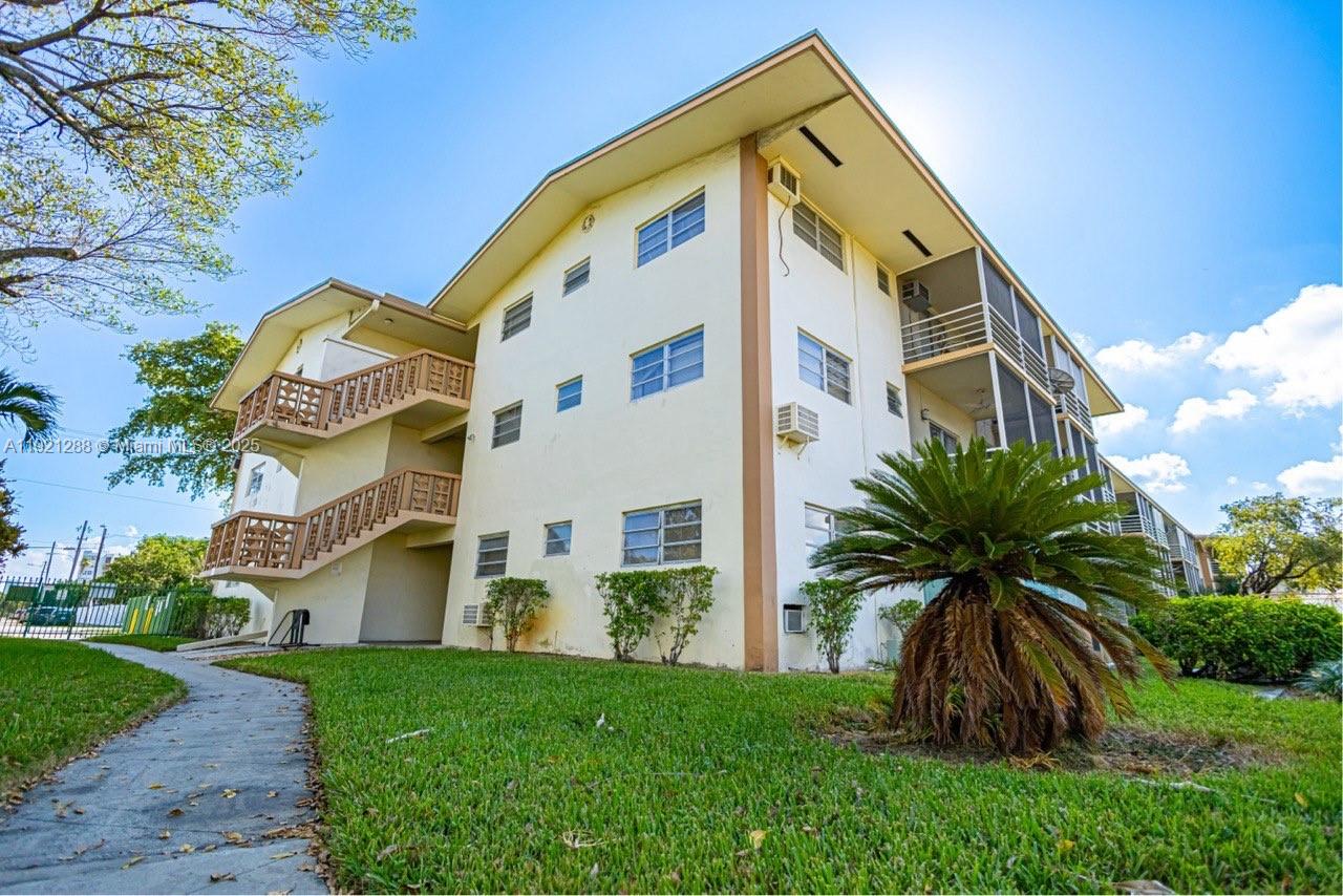 MAR-LEN GARDENS NO 12 COR - Residential