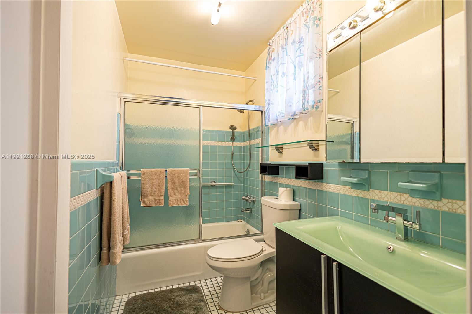 MAR-LEN GARDENS NO 12 COR - Residential