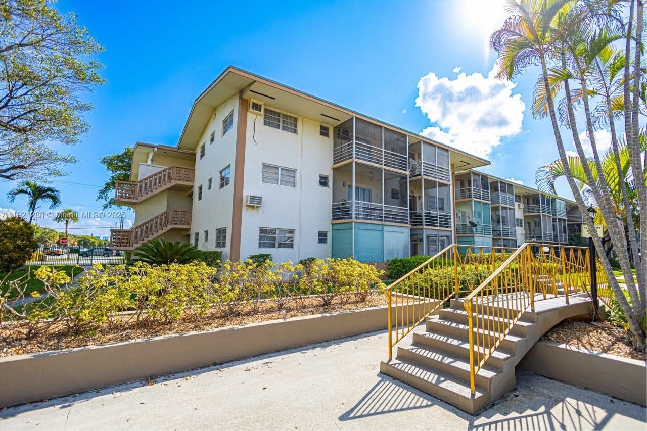 MAR-LEN GARDENS NO 12 COR - Residential