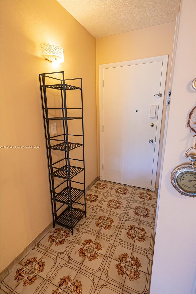 MAR-LEN GARDENS NO 12 COR - Residential