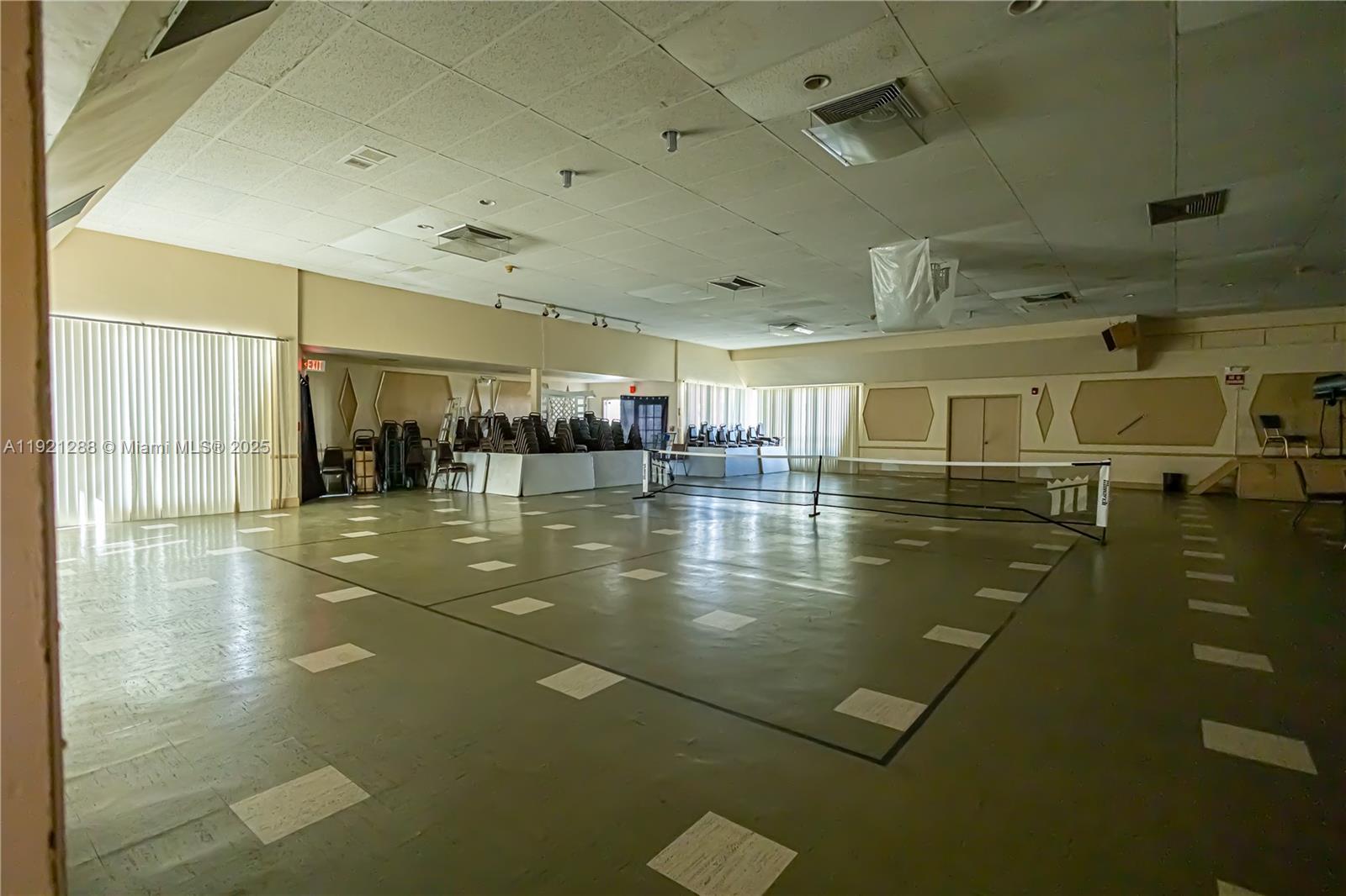 MAR-LEN GARDENS NO 12 COR - Residential