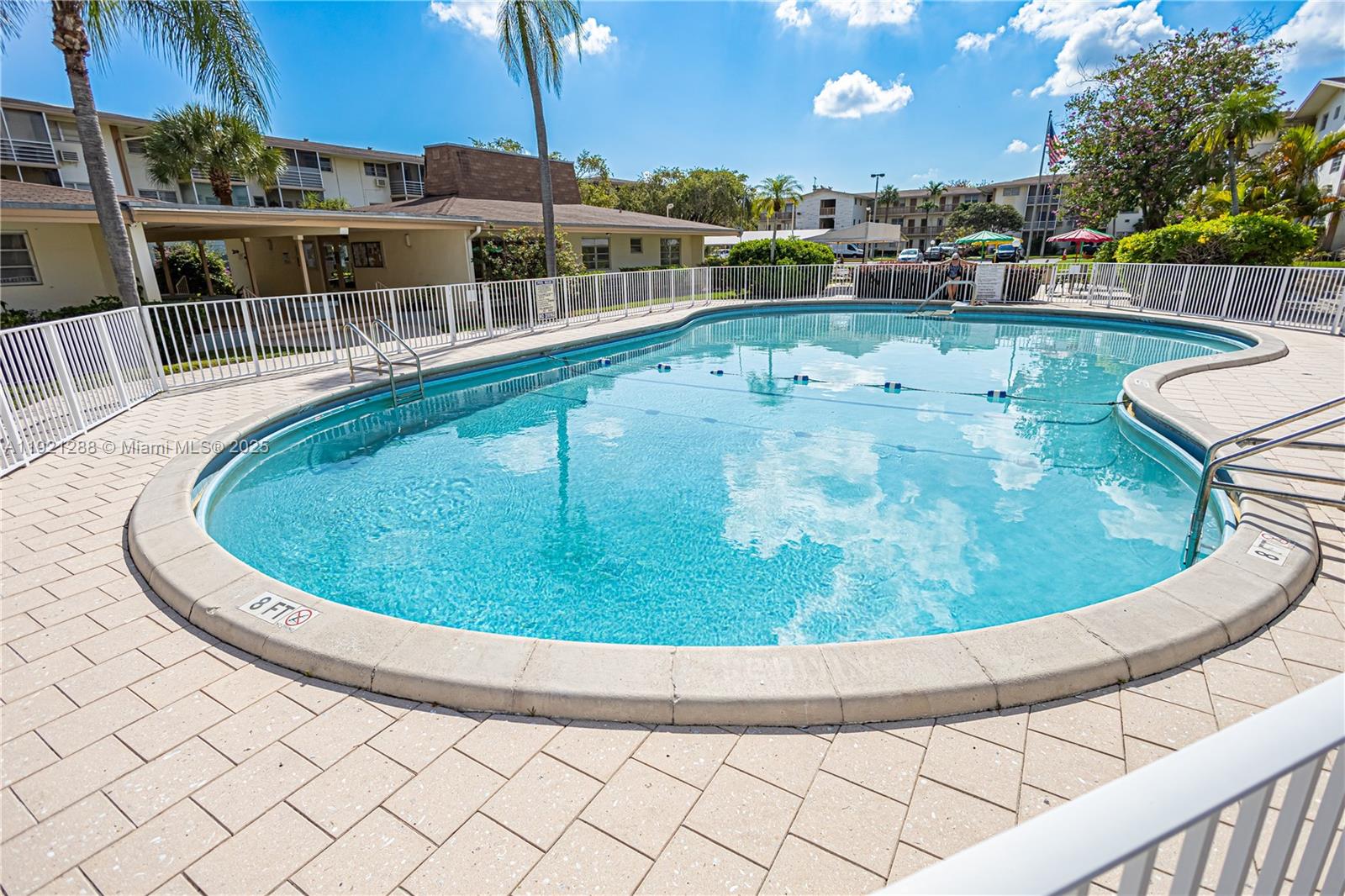 MAR-LEN GARDENS NO 12 COR - Residential