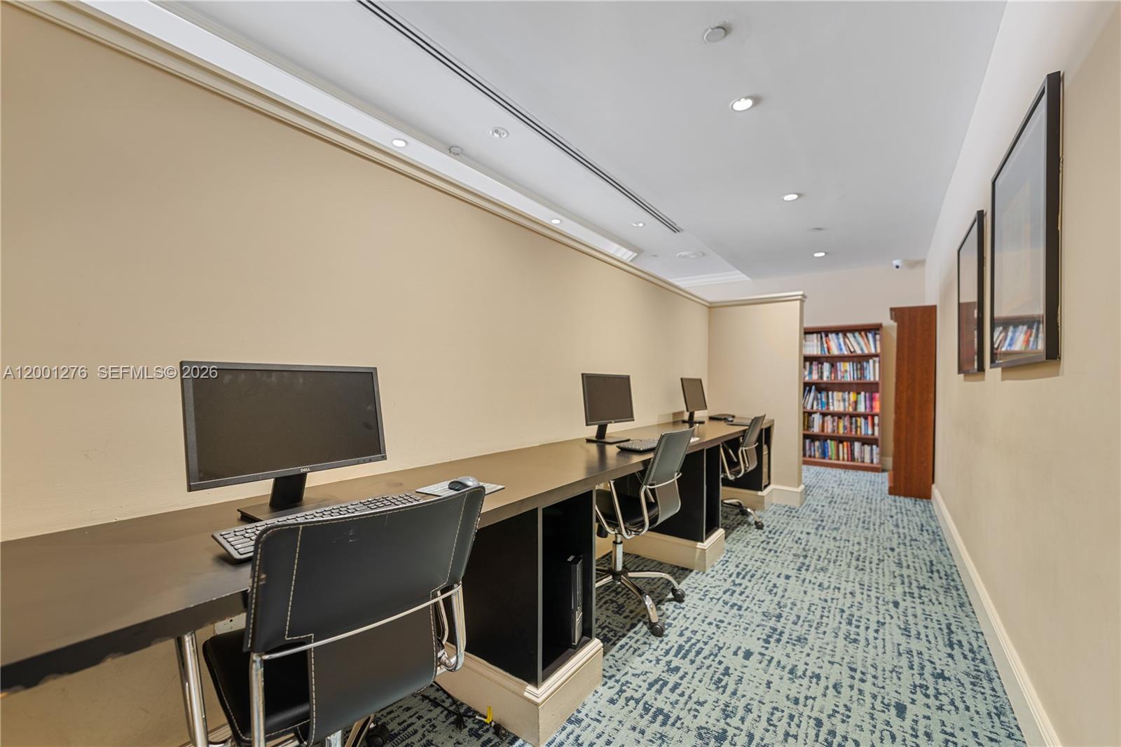 TURNBERRY VLG NO TOWER CO - Residential