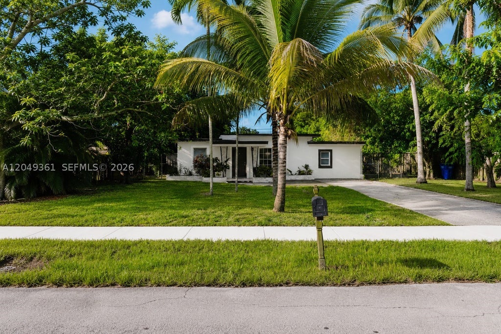 Photo of 6130 Flagler St, Hollywood, FL 33023 (MLS # A12049361)