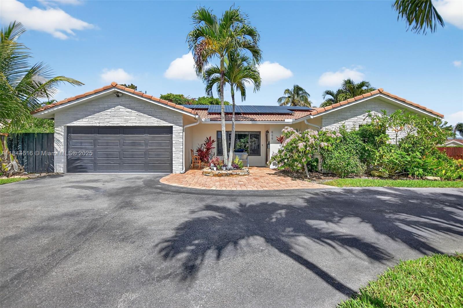 COUNTRY CLUB VILLAGE - Residential