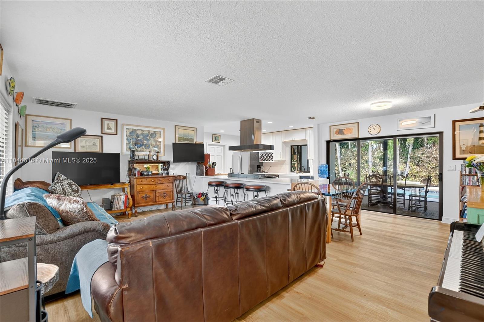 999 NW 16th Ter, Boca Raton, FL, 33486/$870,000 4 999 NW 16th Ter