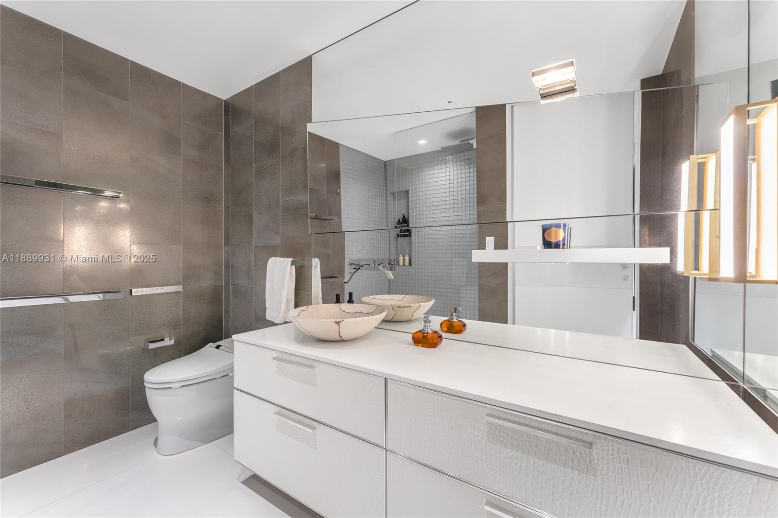 BAYVIEW AT FISHER ISLAND - Residential