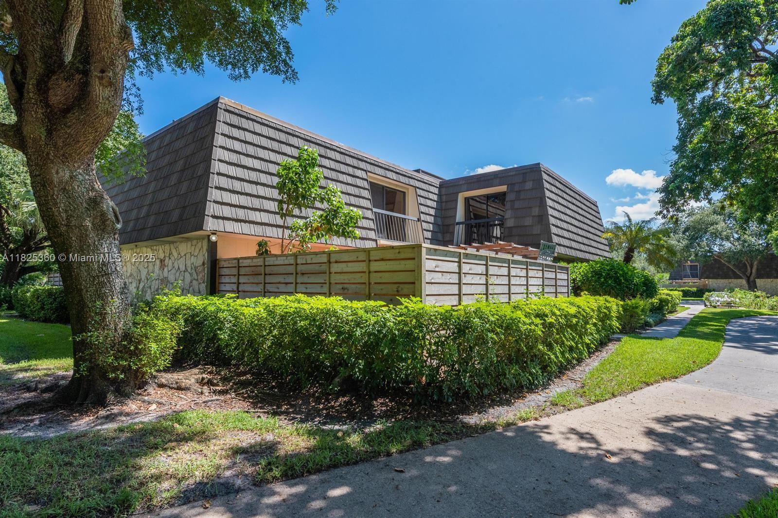 524 5th Ter, Palm Beach Gardens, FL, 33418/$360,000 2 524 5th Ter