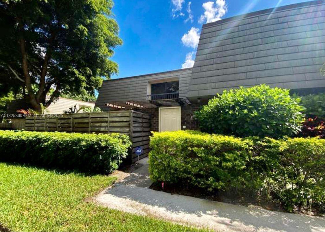 524 5th Ter, Palm Beach Gardens, FL, 33418/$360,000 1 524 5th Ter