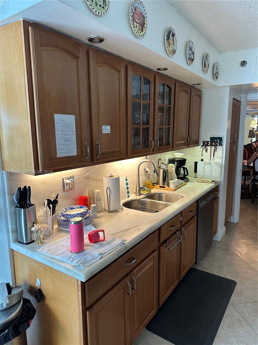 OCEANIA III CONDO - Residential