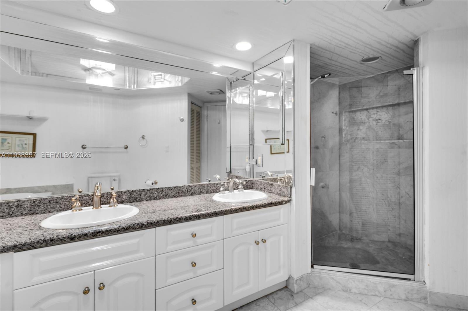 OCEANIA III CONDO - Residential