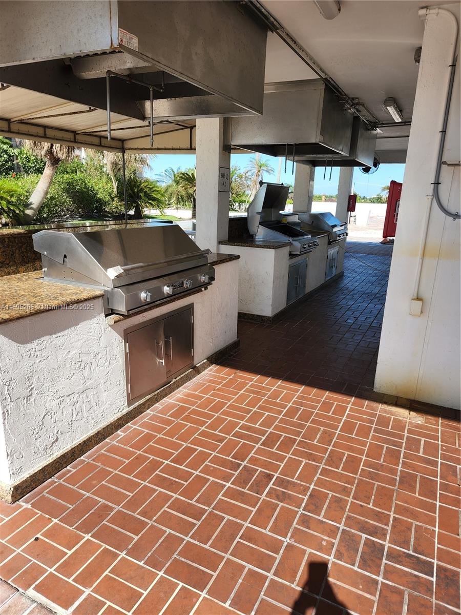 SUMMIT CONDO SOUTH - Residential