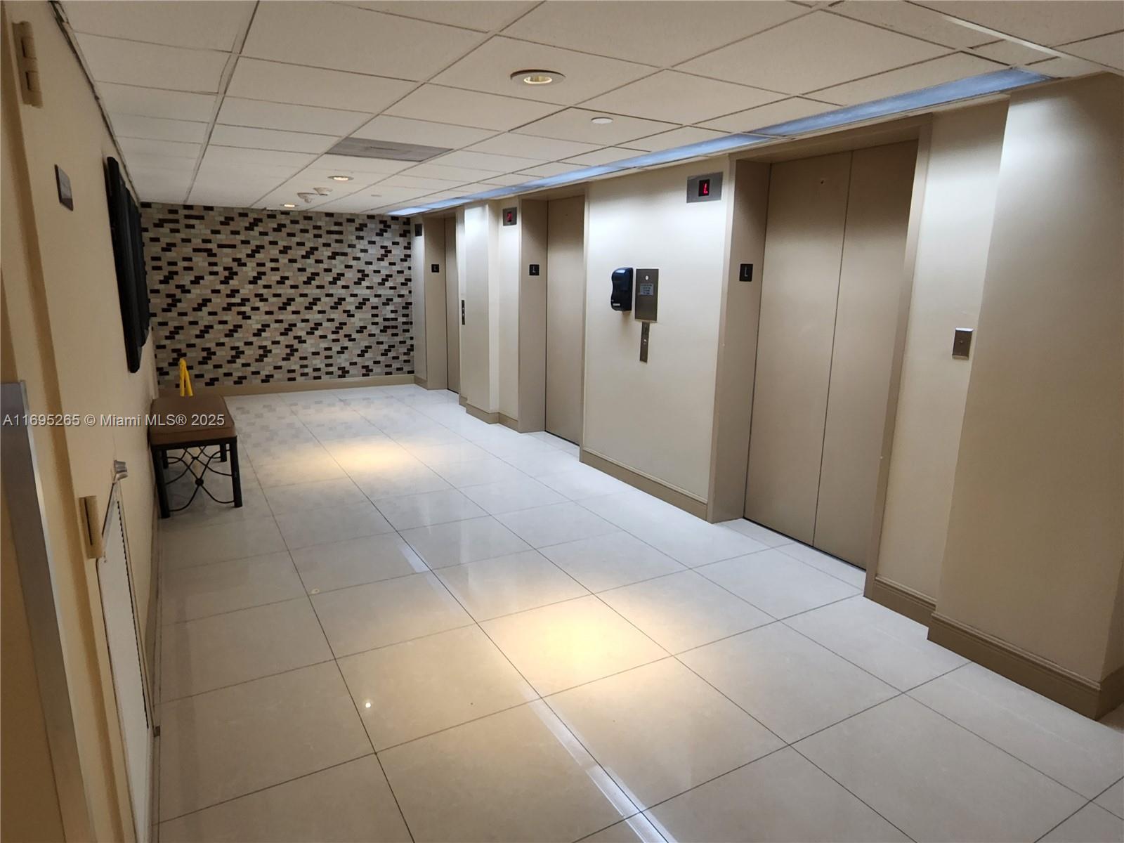 SUMMIT CONDO SOUTH - Residential